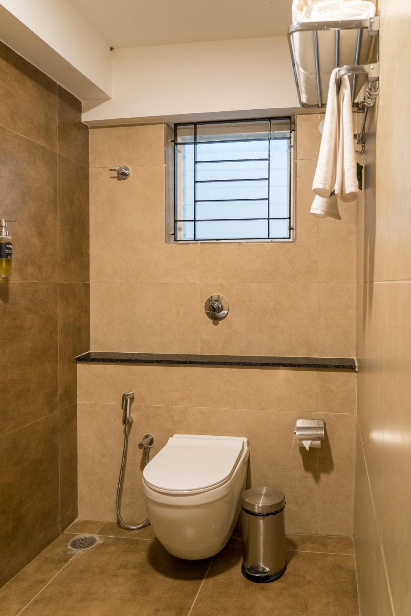 Olive Hotel Millers Road By Embassy Group Bangalore Exteriör bild