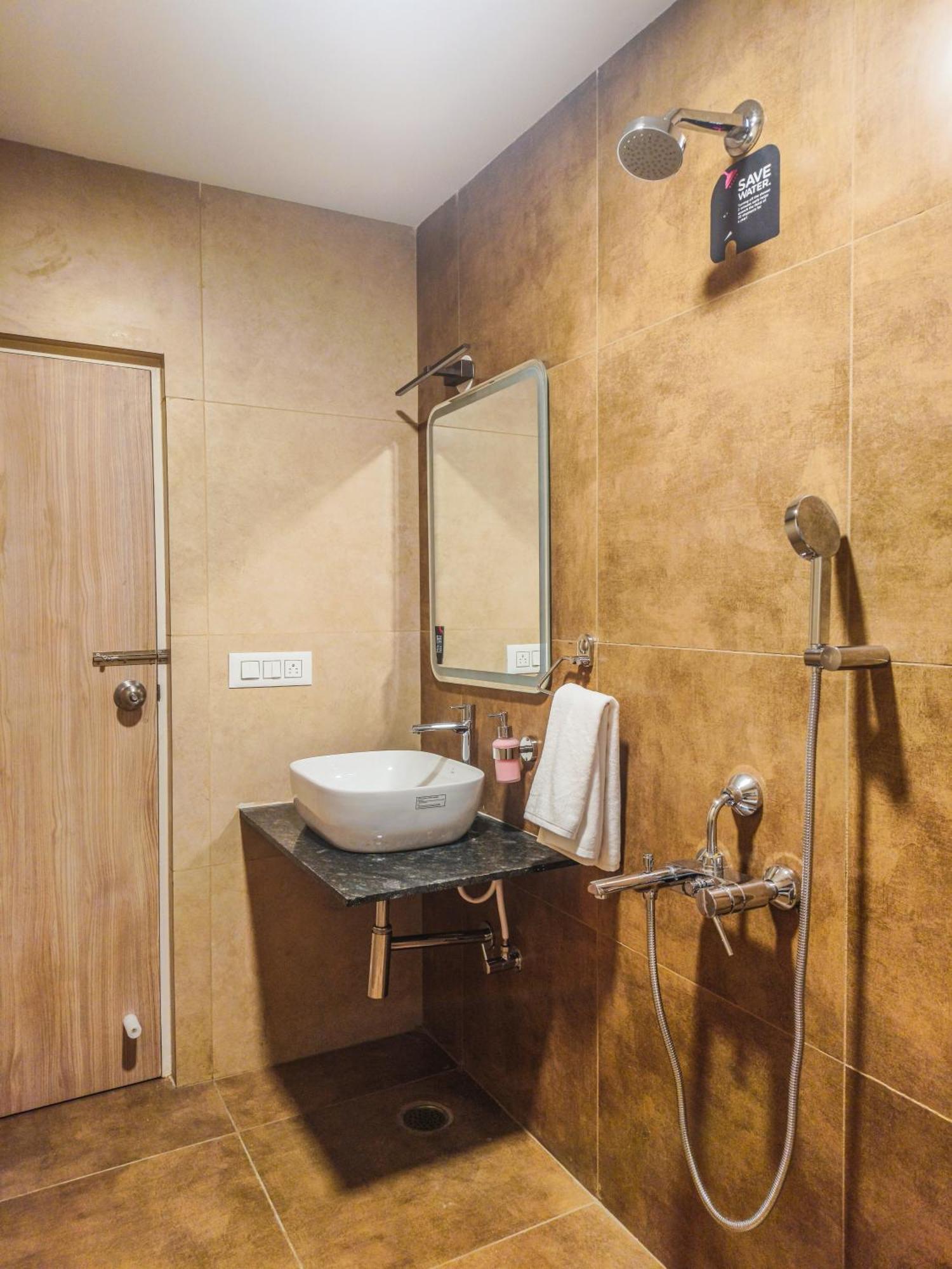 Olive Hotel Millers Road By Embassy Group Bangalore Exteriör bild