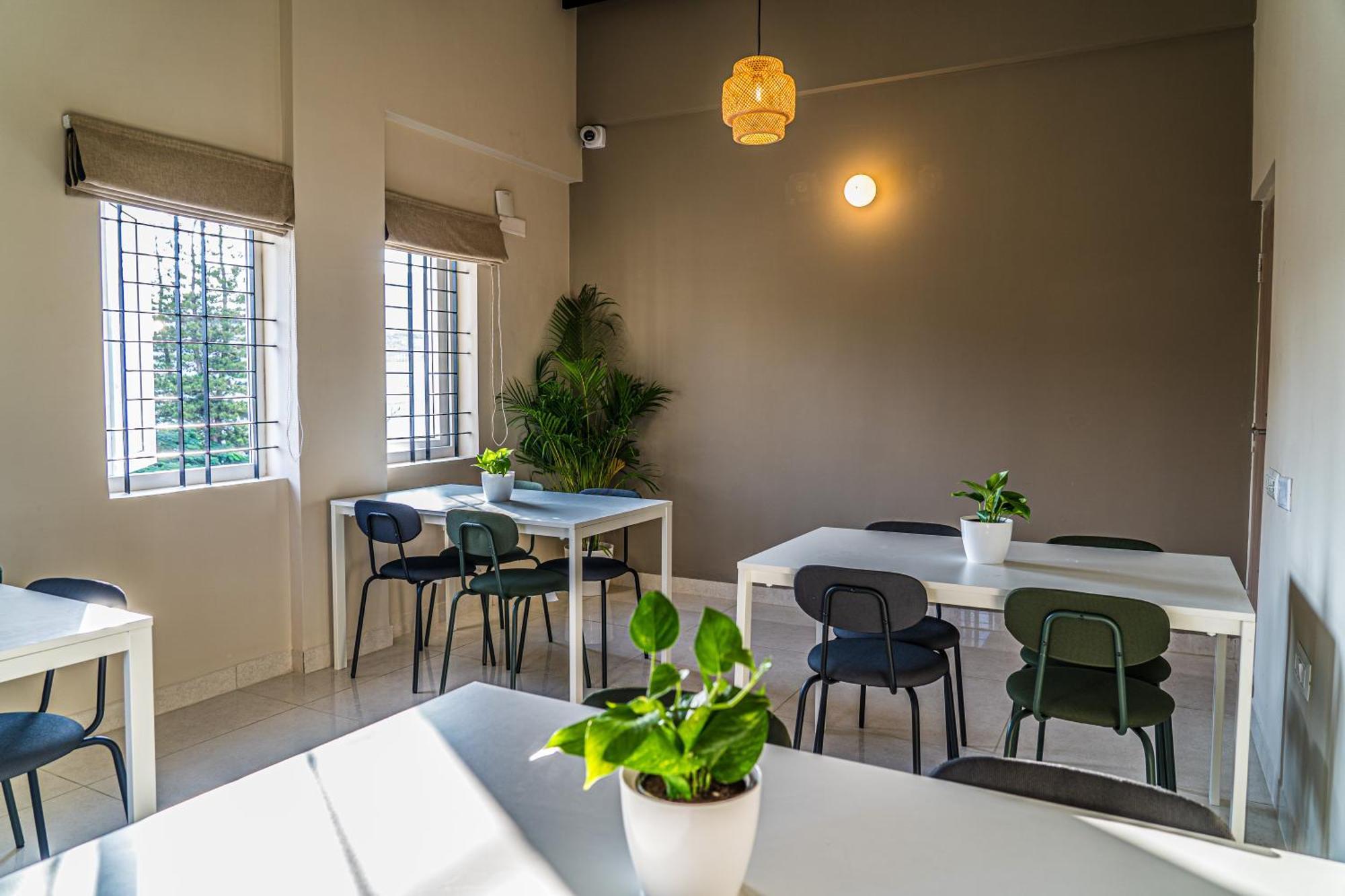 Olive Hotel Millers Road By Embassy Group Bangalore Exteriör bild
