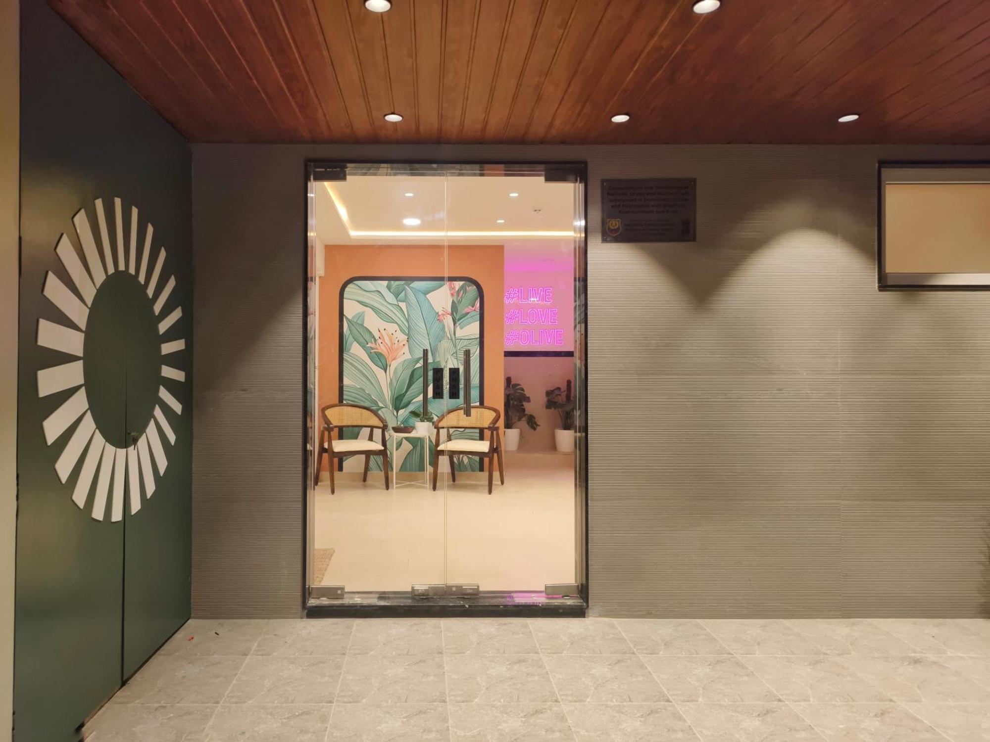 Olive Hotel Millers Road By Embassy Group Bangalore Exteriör bild